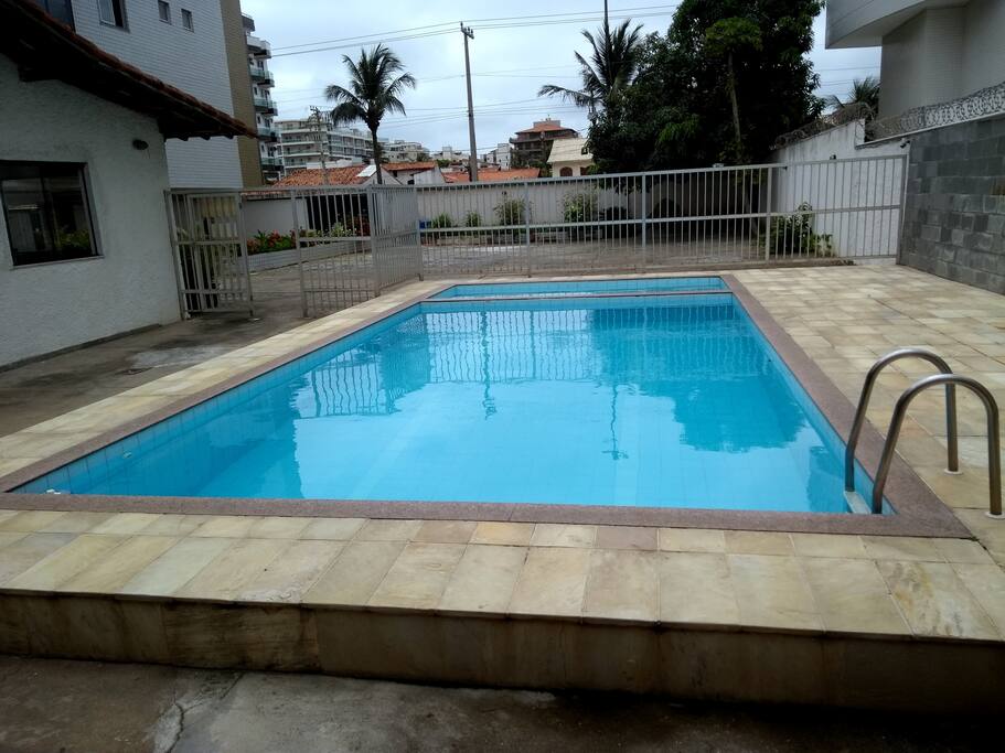 Piscina do prédio.
