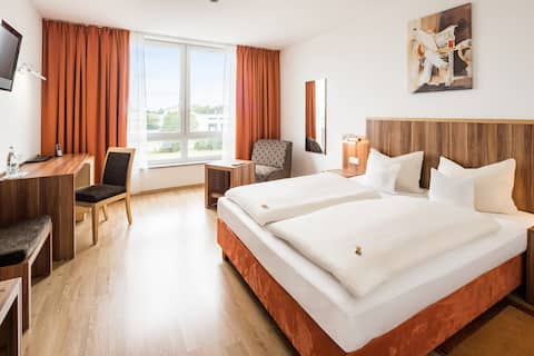 Hotelzimmer mit Kochnische & Bad / Landshut
