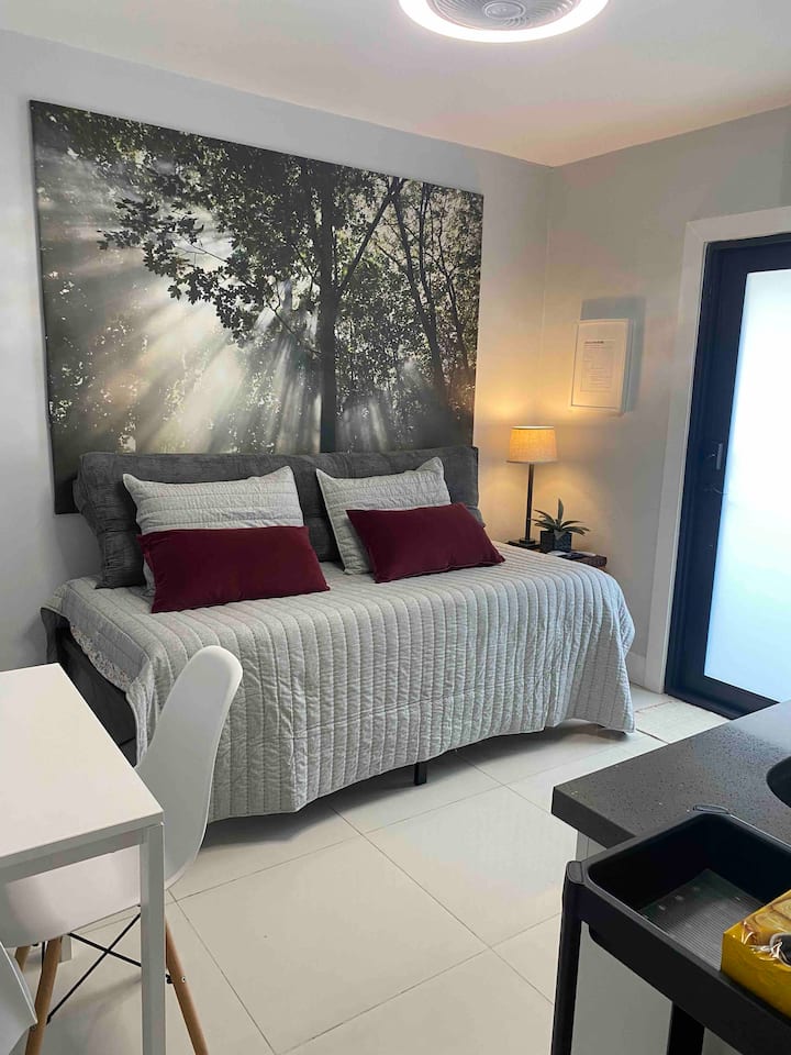 Charming Central Miami Suite Close Everything! - Coral Gables, FL