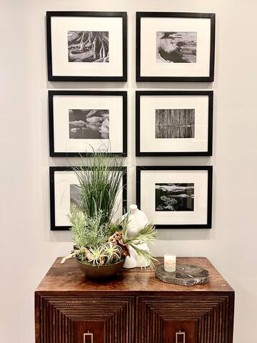 Gorgeous 3BR River North Condo (Free Parking) gallery image 4