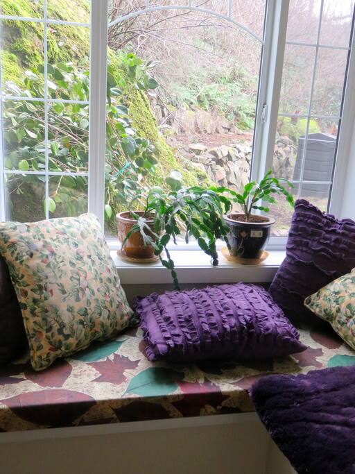Bedroom window seat
