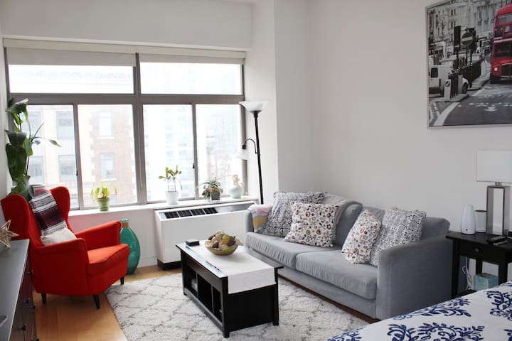Bright & Luxurious Studio in Financial District