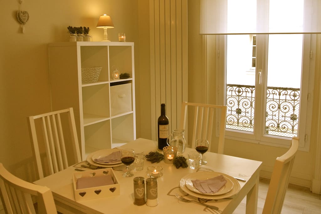 Dining area with extensible table...
