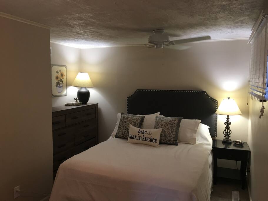 Private bedroom with queen