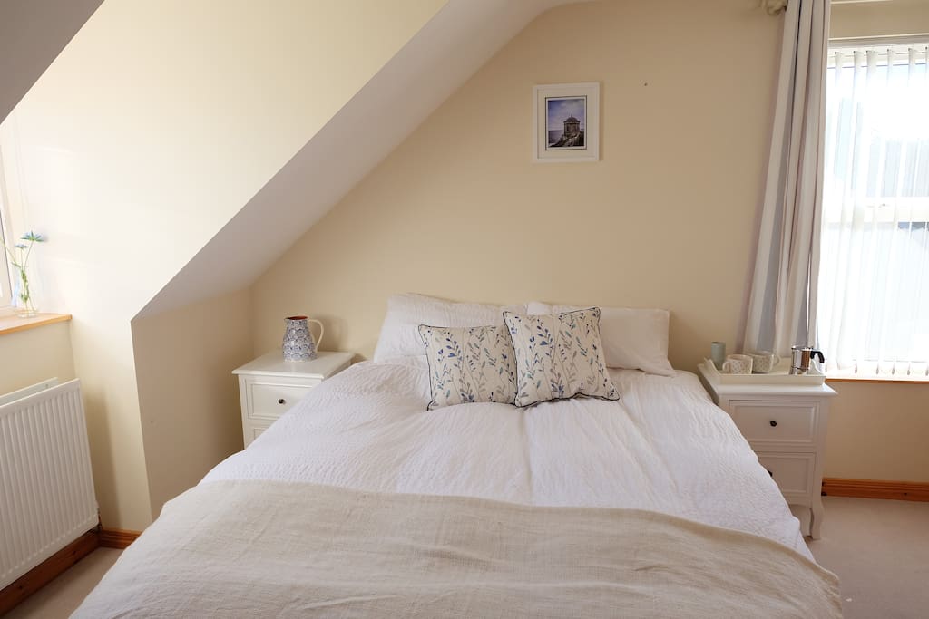 Guest bedroom