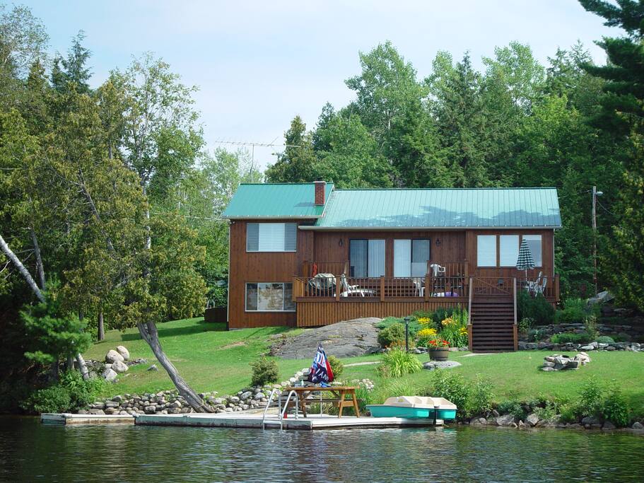 Johnsons Lake Cottage with Hot Tub Cabins for Rent in Ladysmith