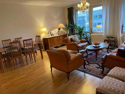 Lovely 2-bedrooms flat with free indoor parking.