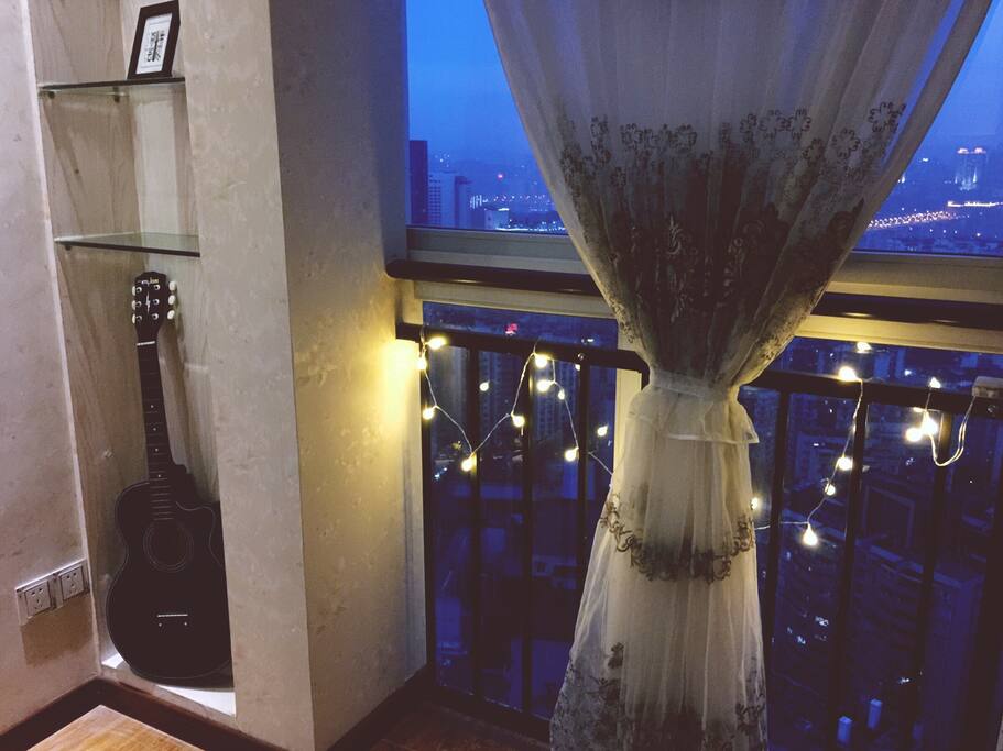 可以看夜景的书房
you'll enjoy a good nightscape here