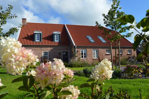 Alte Bäckerei-Achternhuus, Monument near the North Sea
