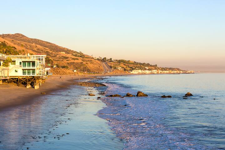 Malibu central Beach Front Condo on the water! gallery image 5