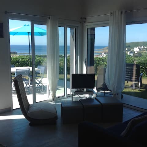 Contemporary house with sea view