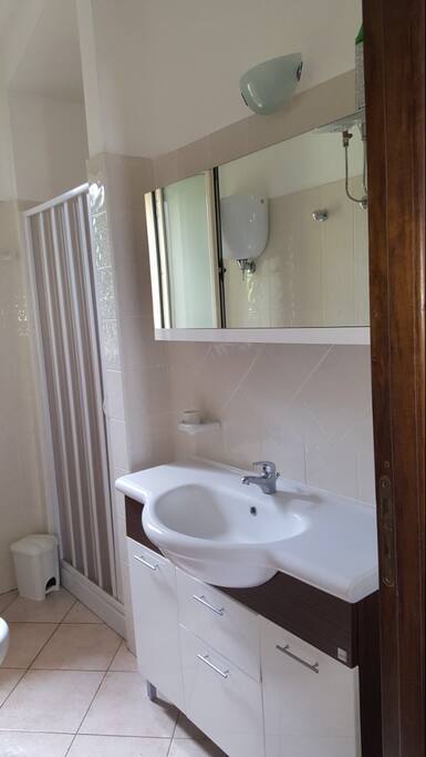 Bagno con doccia