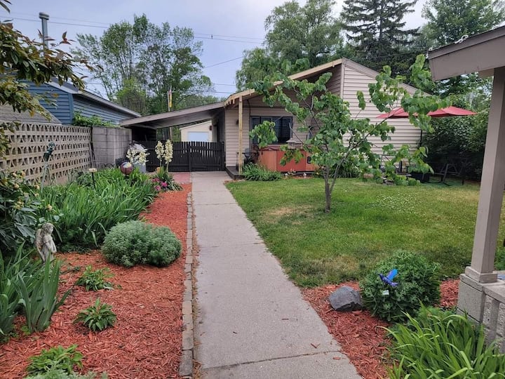 Saginaw Bay Tiny Getaway Guesthouses for Rent in Bay City, Michigan