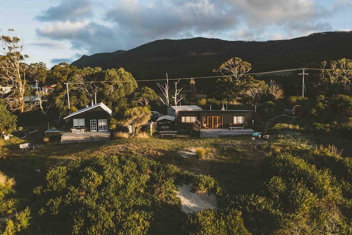 Sea Dragon Shacks- beachfront gallery image 4