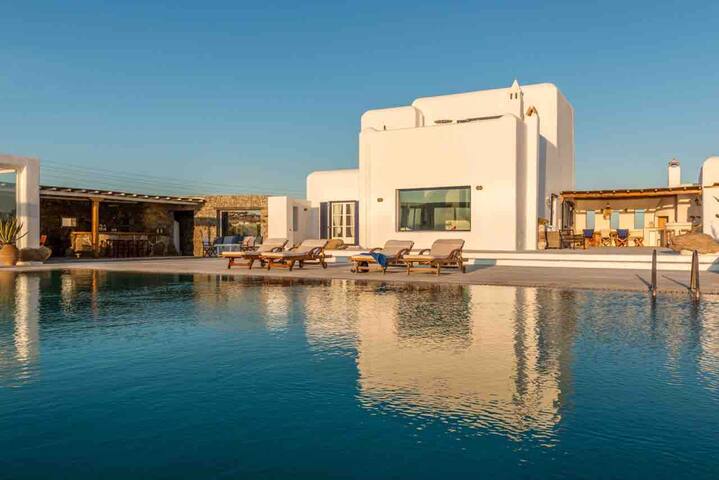 Agios Ioλannis Sunset Villa gallery image 3