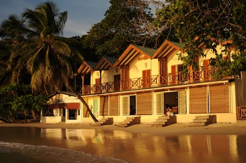 Clef des Iles - guesthouse on the beach