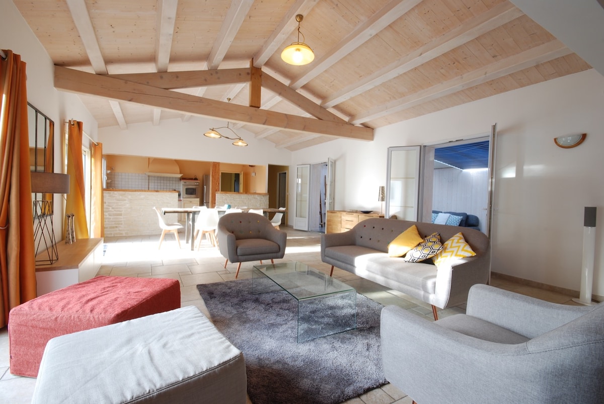 Top performing Airbnb: ღ Villa Océane • Spacious; Pool & Garden in La Couarde Sur Mer