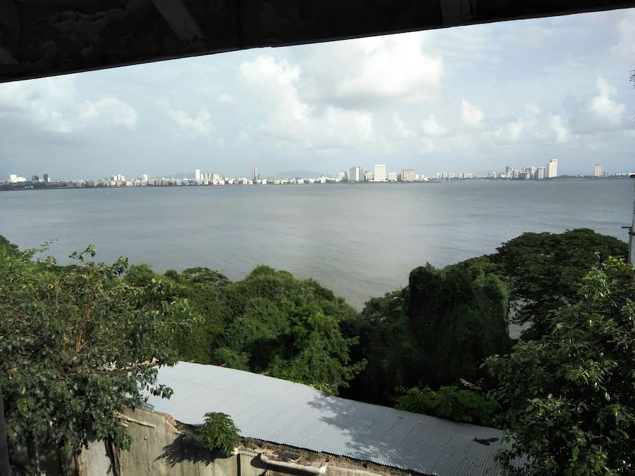 Beautiful view of Mumbai's coastline AKA Queens necklace!
