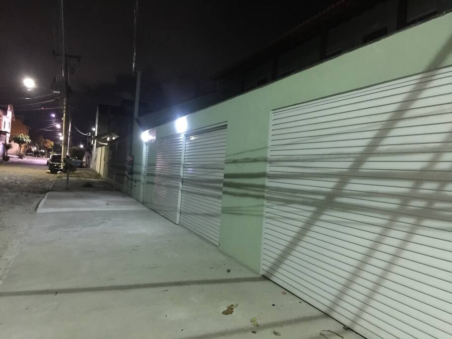 Visão noturna da frente
