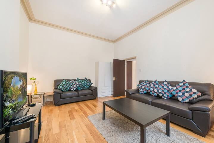 Baker Street Regents Park 2 Bedroom Apart 210 gallery image 3