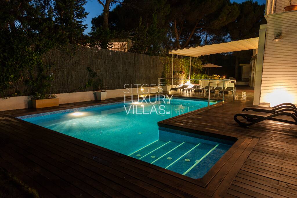 Piscina iluminada