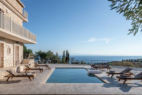 Villa Foteini *Private Pool & Jacuzzi/Sea View*
