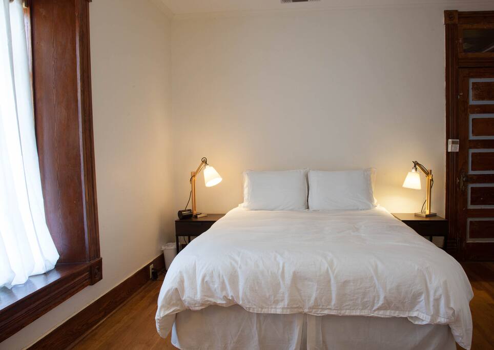 Comfortable queen size bed, lots of pillows, luxury sheets