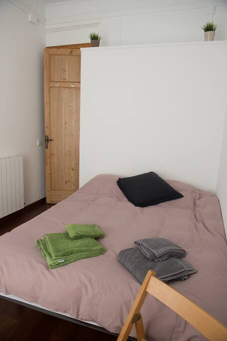 Double bed (150 x 190)
