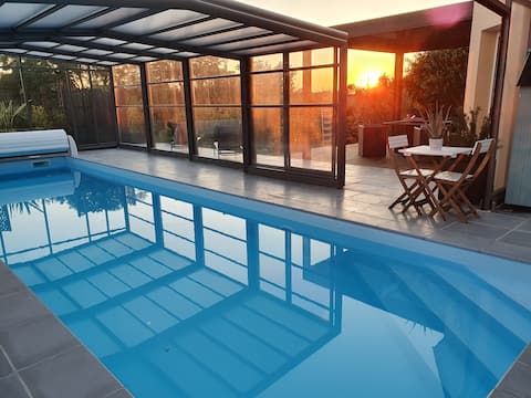 Saint-Lô – House with pool and park view.