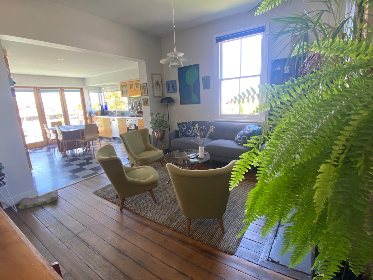 Popular Airbnb listing: West Hobart Historic Cottage 🌈 🌱 🏳️‍⚧️ in West Hobart