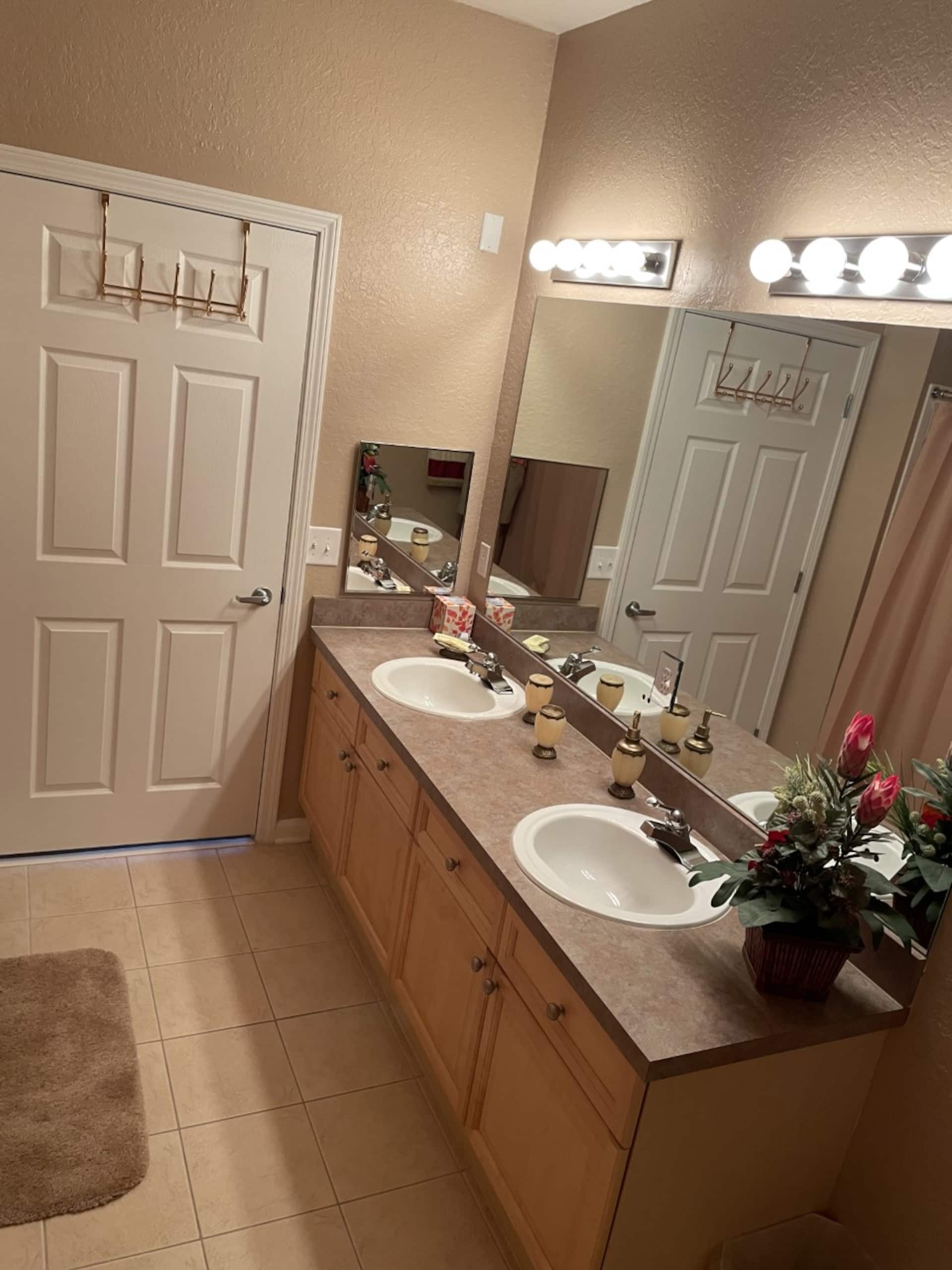 Breathtaking Stay at Disney Orlando, 2-Bedroom/2-Bathroom Apartment — photo 4