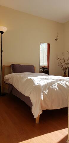 Cozy, Affordable Private Bedroom