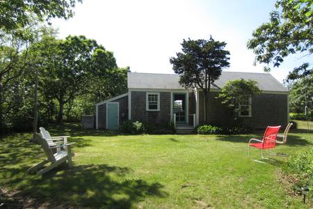Charming Cottage on Great Pond