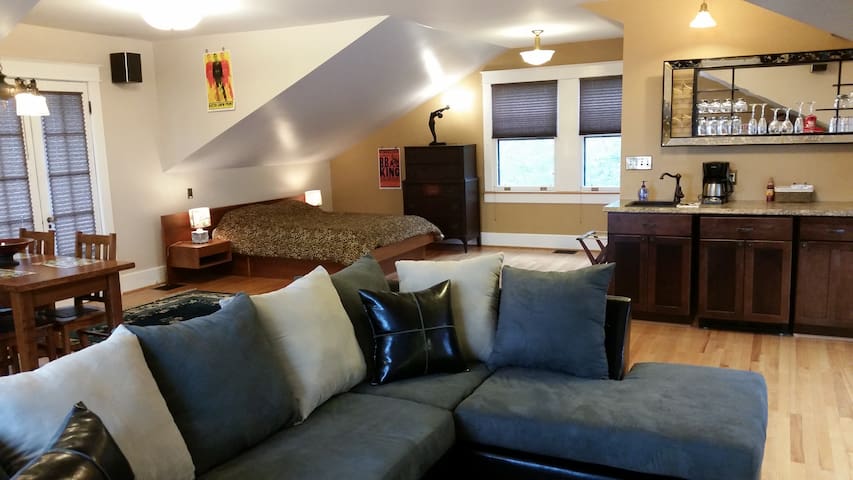 Airbnb Lyles Vacation Rentals Places To Stay Tennessee