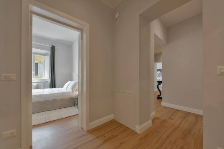 Santa Croce Deluxe – Bright and Spacious 4 Bedroom gallery image 5