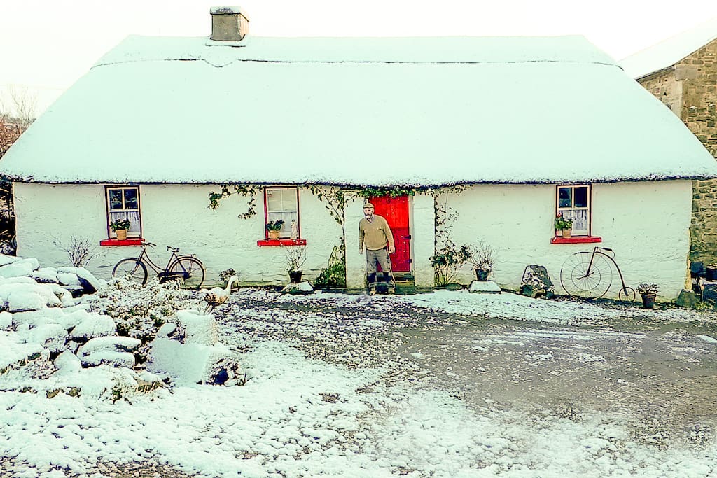 "Céad míle fáilte! (100,000 welcomes in Gaelic) to Nanny Murphy's Cottage. Come in, the kettles on the boil..."