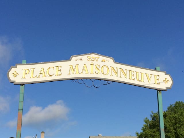 Place Maisonneuve Studio