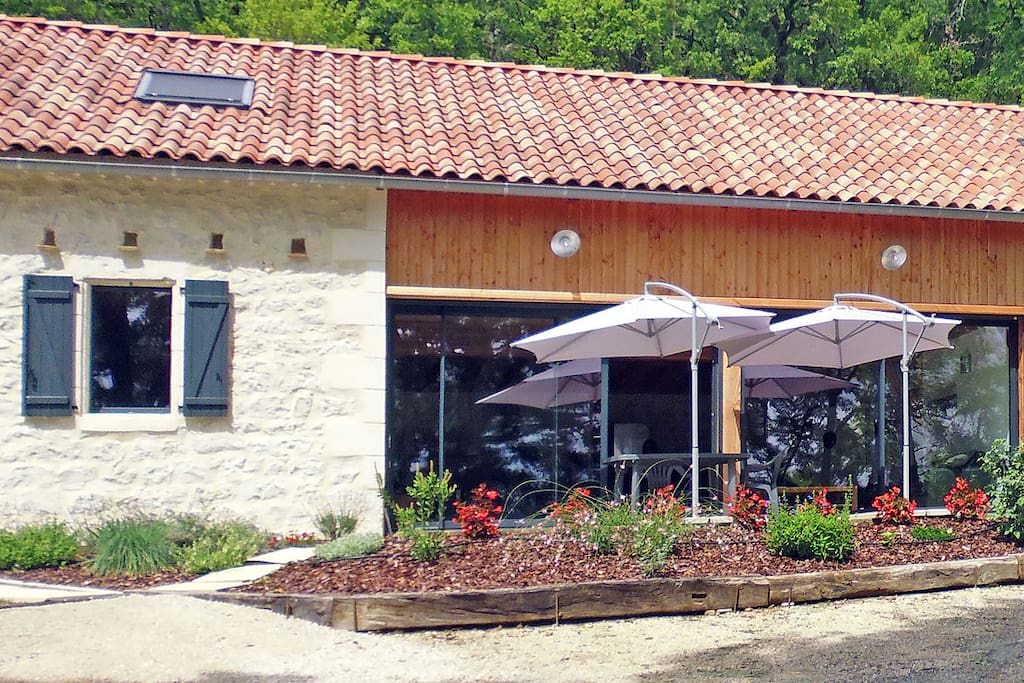 Une demeure atypique en pierres du Quercy