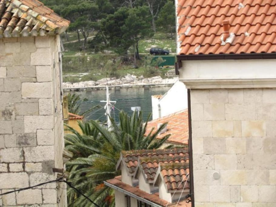 A glimpse of sea view