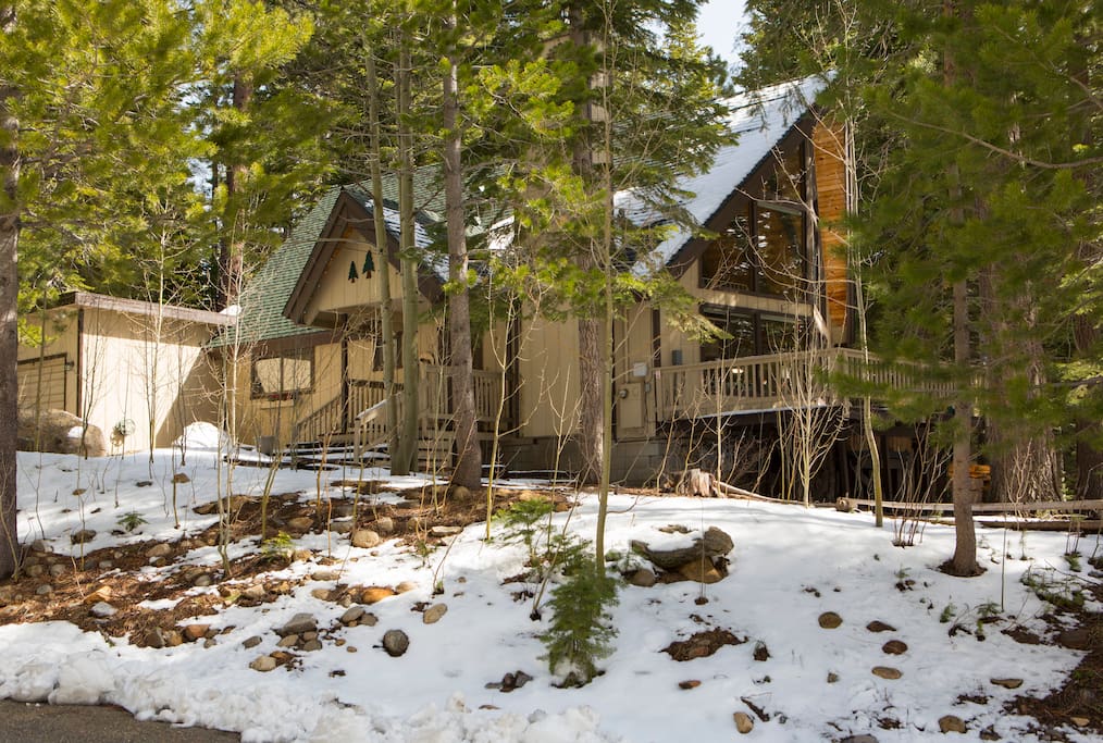 This is .50 acre property with national forest lands to the rear. Extremely quiet.