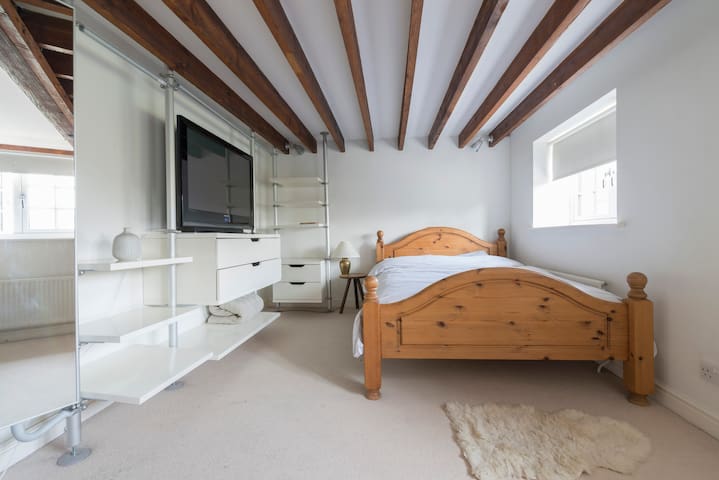 en-suite bedroom, king sized bed, fab views