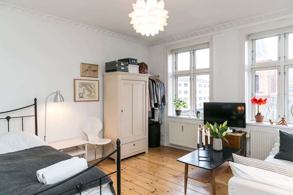 Livingroom/bedroom - all in one :)