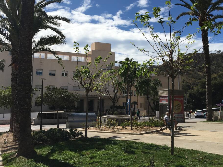 En frente de nuestro edificio esta el Hospital Privado Perpetuo Socorro.