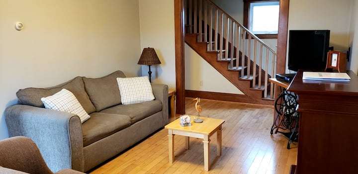 Дневна соба со електричен камин. 