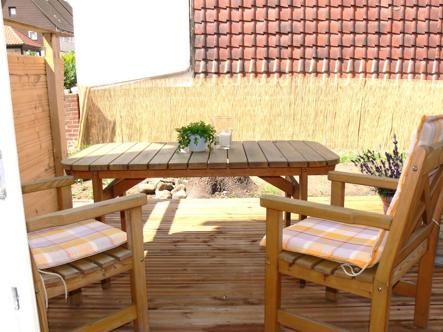 Eigene Terrasse und Grill.