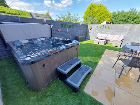 Hot Tub house close to Woodland and Peak District