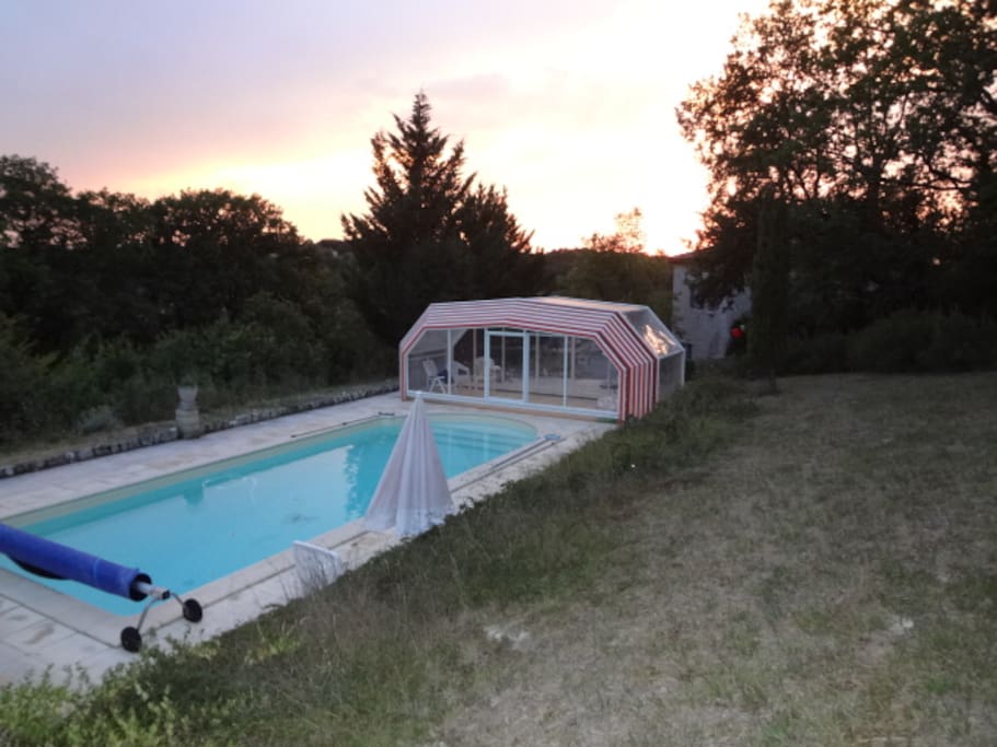 Private swimming pool (coverable in spring and autum