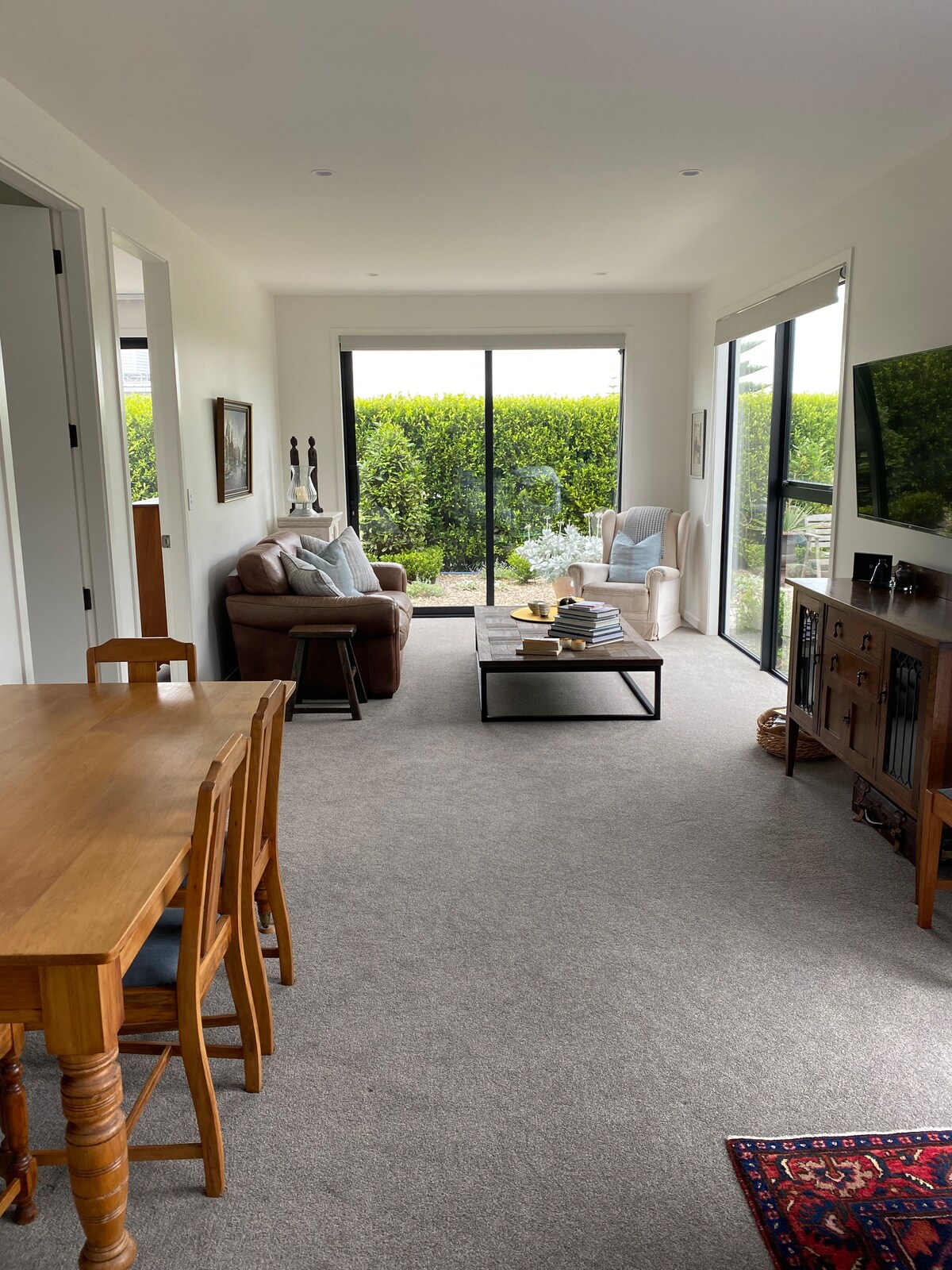 Successful Airbnb property: Modern Beachside Bliss in Papamoa Beach