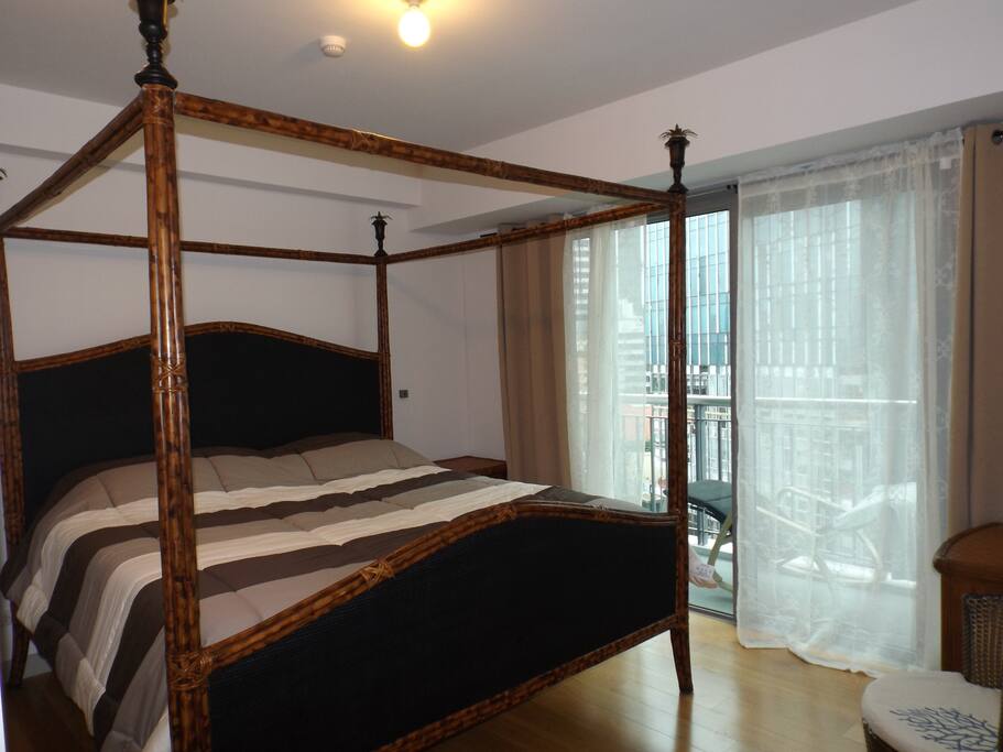 King size bed.