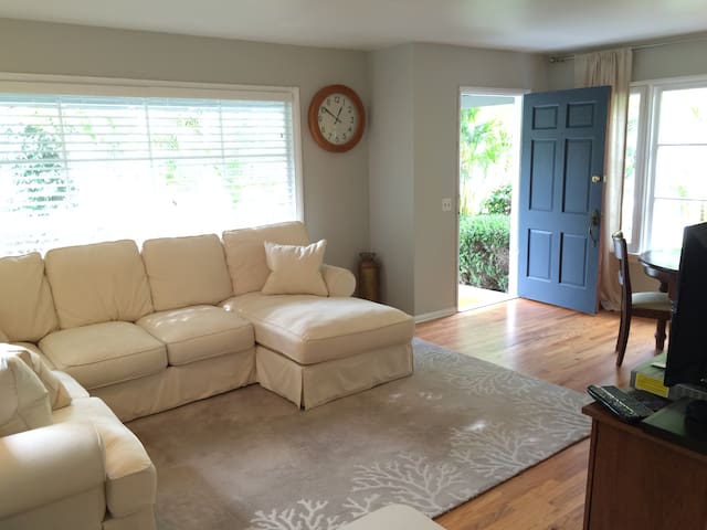 Beautiful Laguna Beach Cottage, Walk to Beach